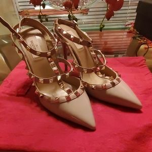 Valentino Garavani Rockstud T-Strap Pump